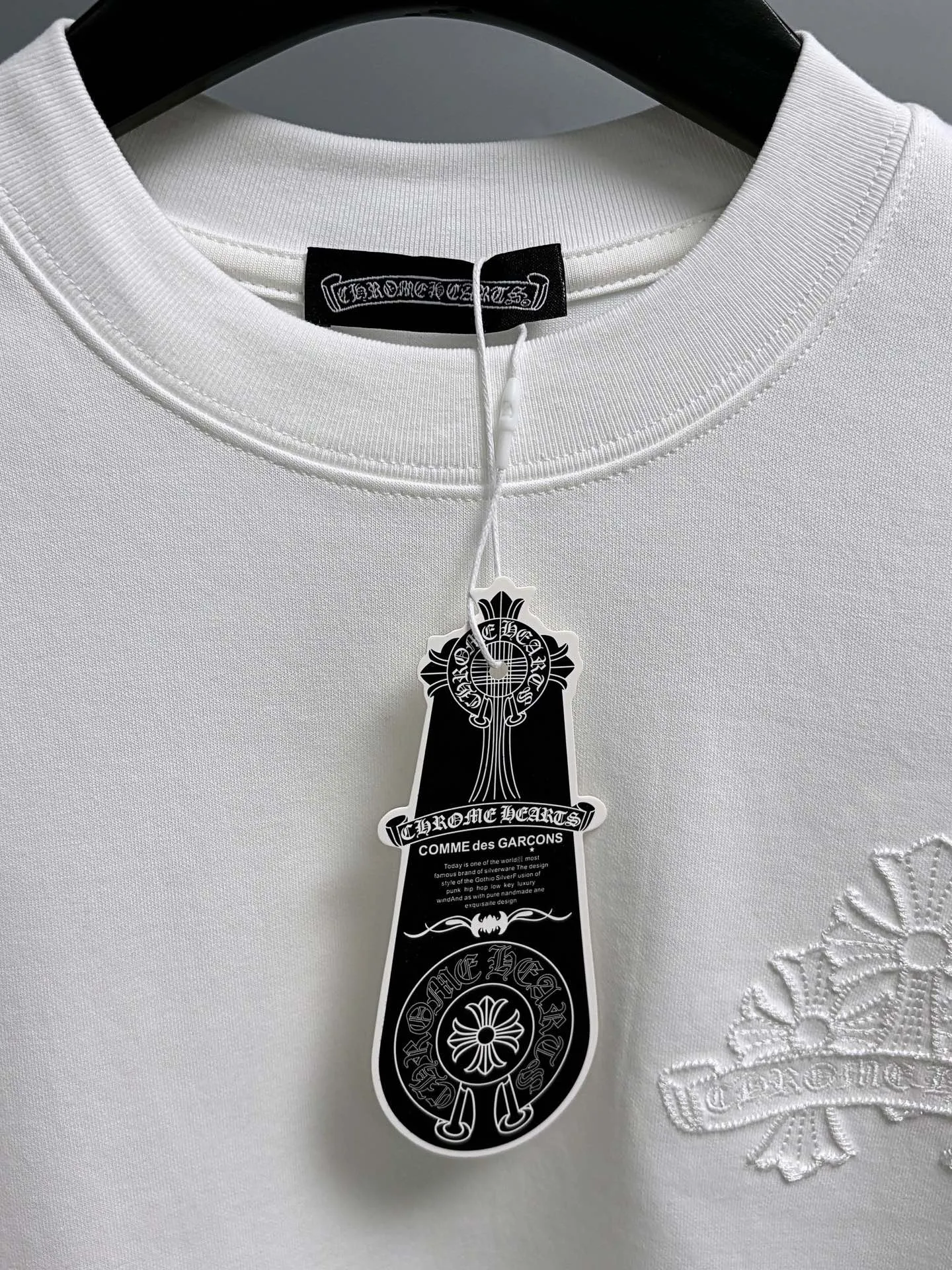 P190 Chrome Hearts* 2꯭0꯭2꯭5 new autumn and winter style ❤️ Original ⌚️ high version Chrome Hearts The fabric is made of 320 grams of high-density modal long-staple cotton. It does not deform or shrink. Process introduction: double thread movement. Chest. The back panel uses overlapping embroidery🪡 process➕the back panel towel rope embroidery process. Color: White SIZE: M-3XL